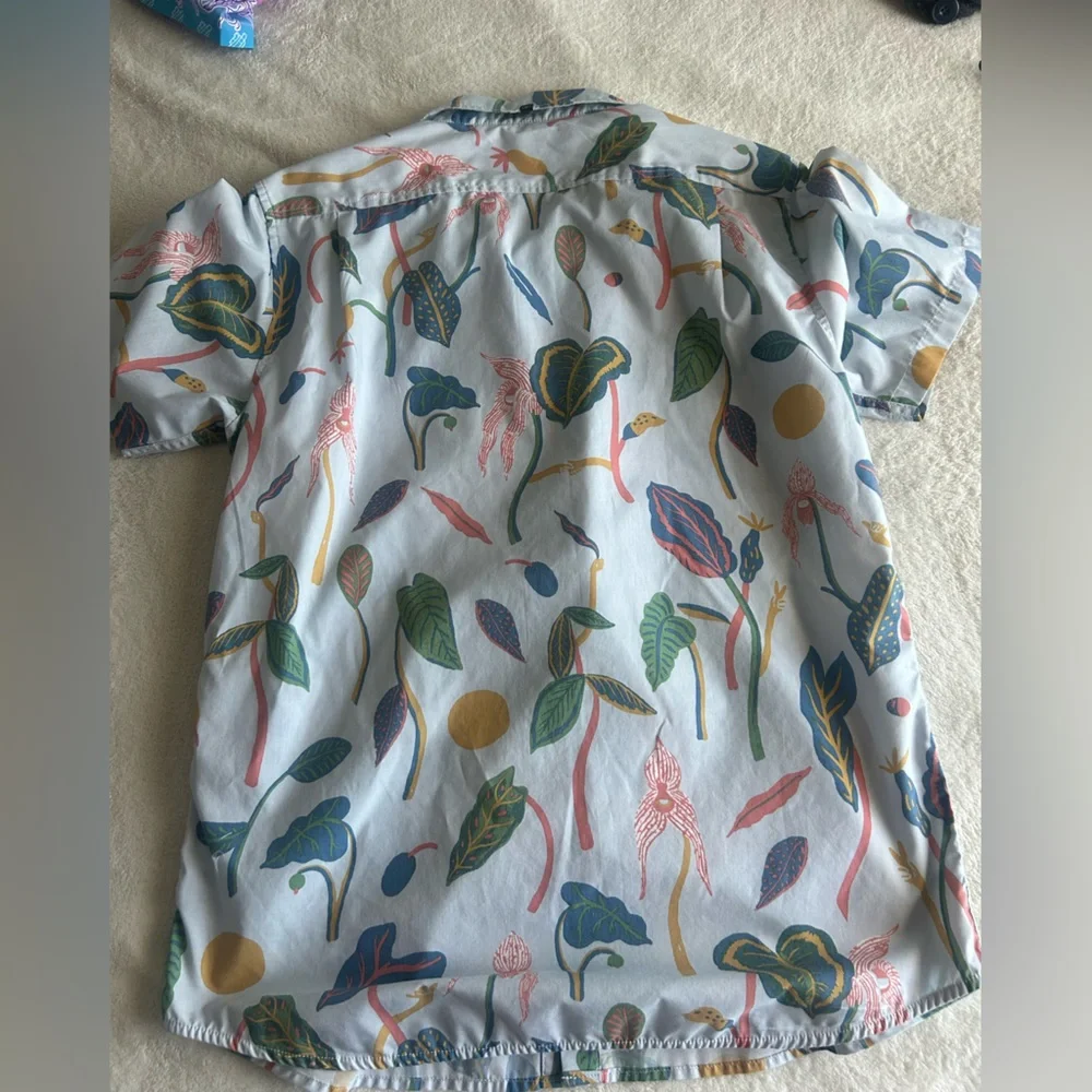 Button up - Picture 2 of 3